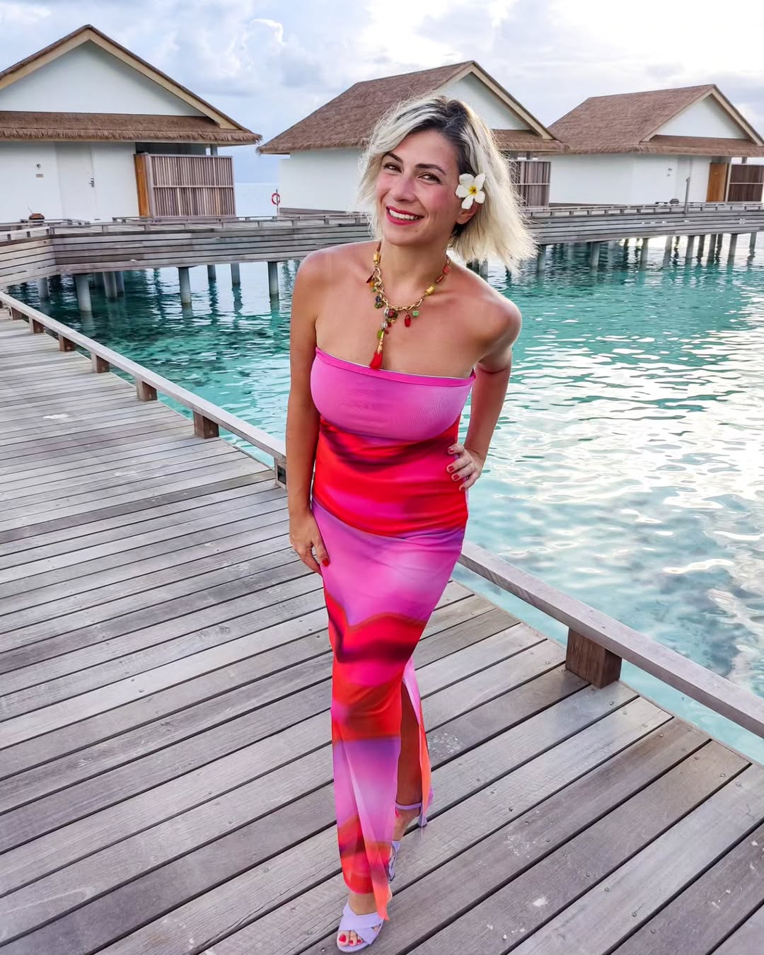Bir varmis Bir yokmus Suan itibariyle Maldivler icin en uygun mevsimlere girmis bulunmaktayiz Nisan sonuna kadar havalar mis mis.Elbise holly lolly.maldivesislands maldivesparadise maldivlerdebalayi 